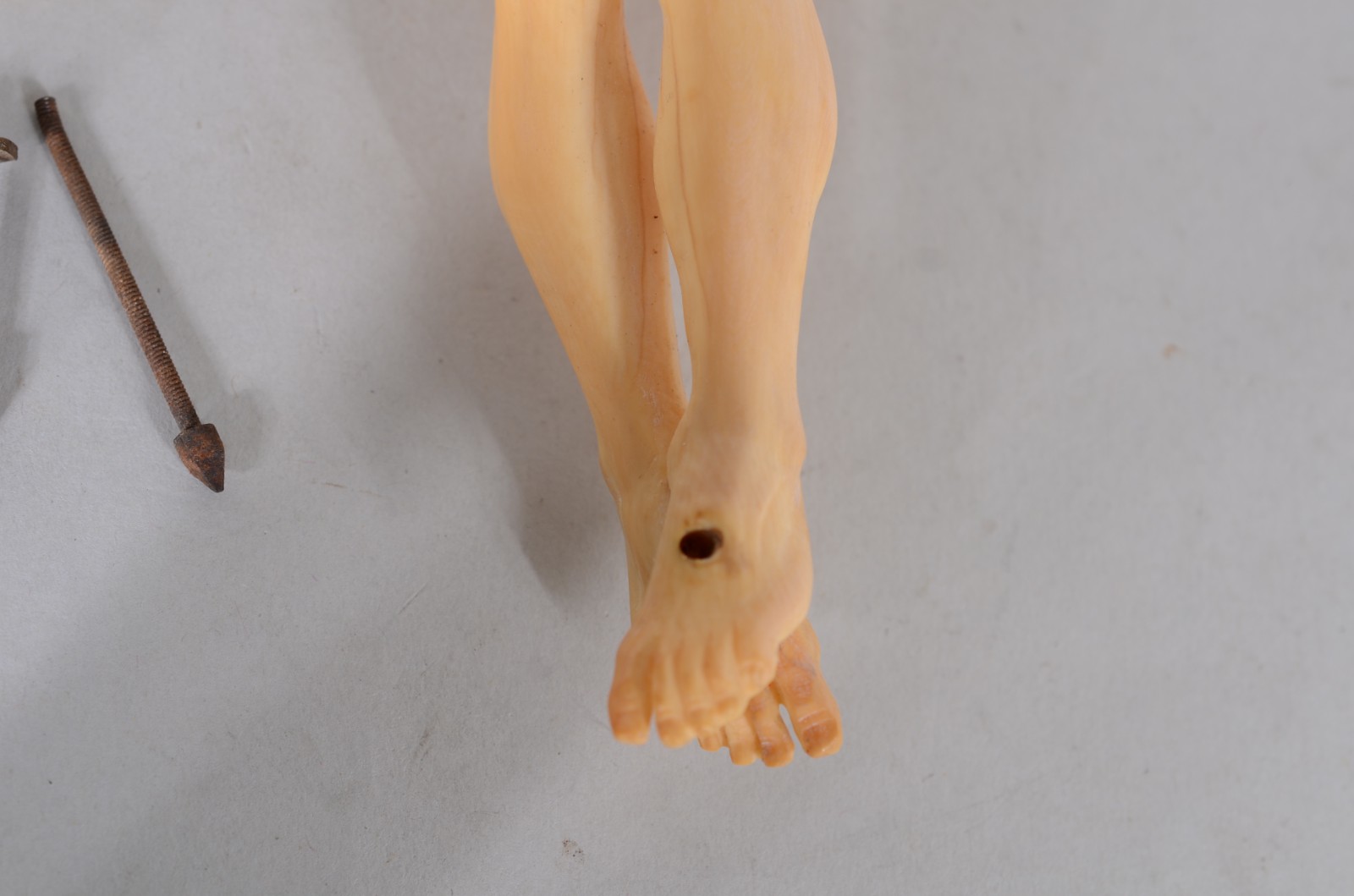 Figura de Cristo esculpido em marfim, para crucifixo, acompanham... - foto 4 de 9