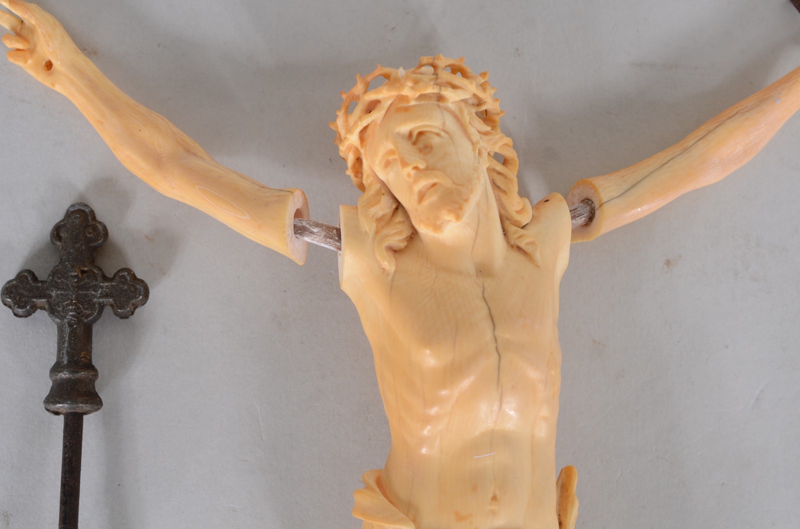 Figura de Cristo esculpido em marfim, para crucifixo, acompanham... - foto 5 de 9