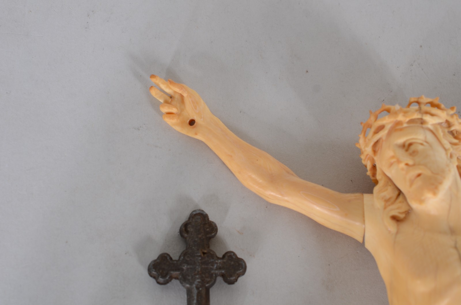 Figura de Cristo esculpido em marfim, para crucifixo, acompanham... - foto 6 de 9