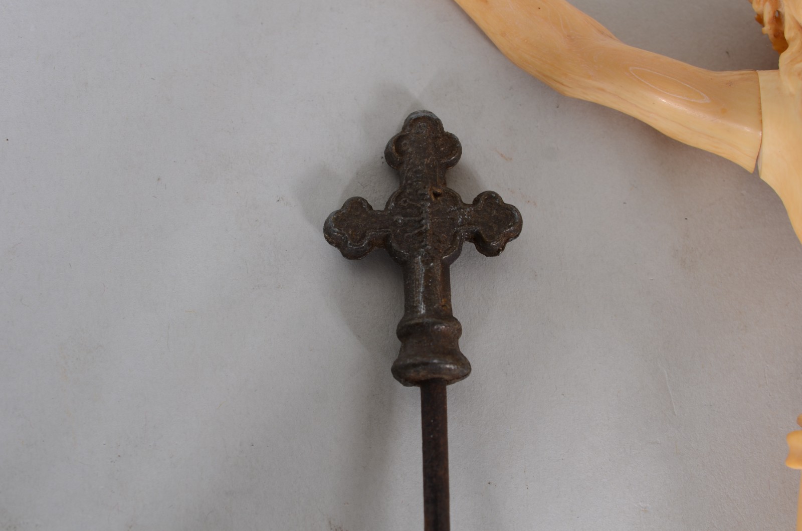 Figura de Cristo esculpido em marfim, para crucifixo, acompanham... - foto 9 de 9