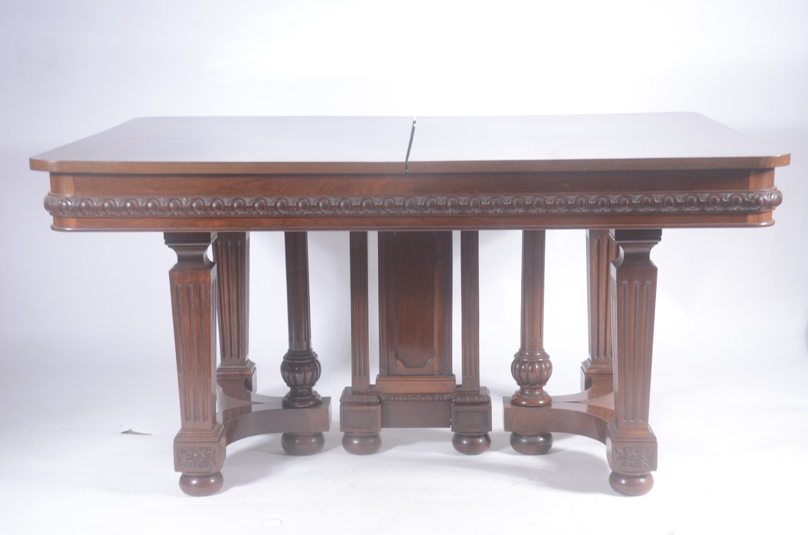 Conjunto para sala de jantar, composto de mesa de madeira nobre... - foto 5 de 10