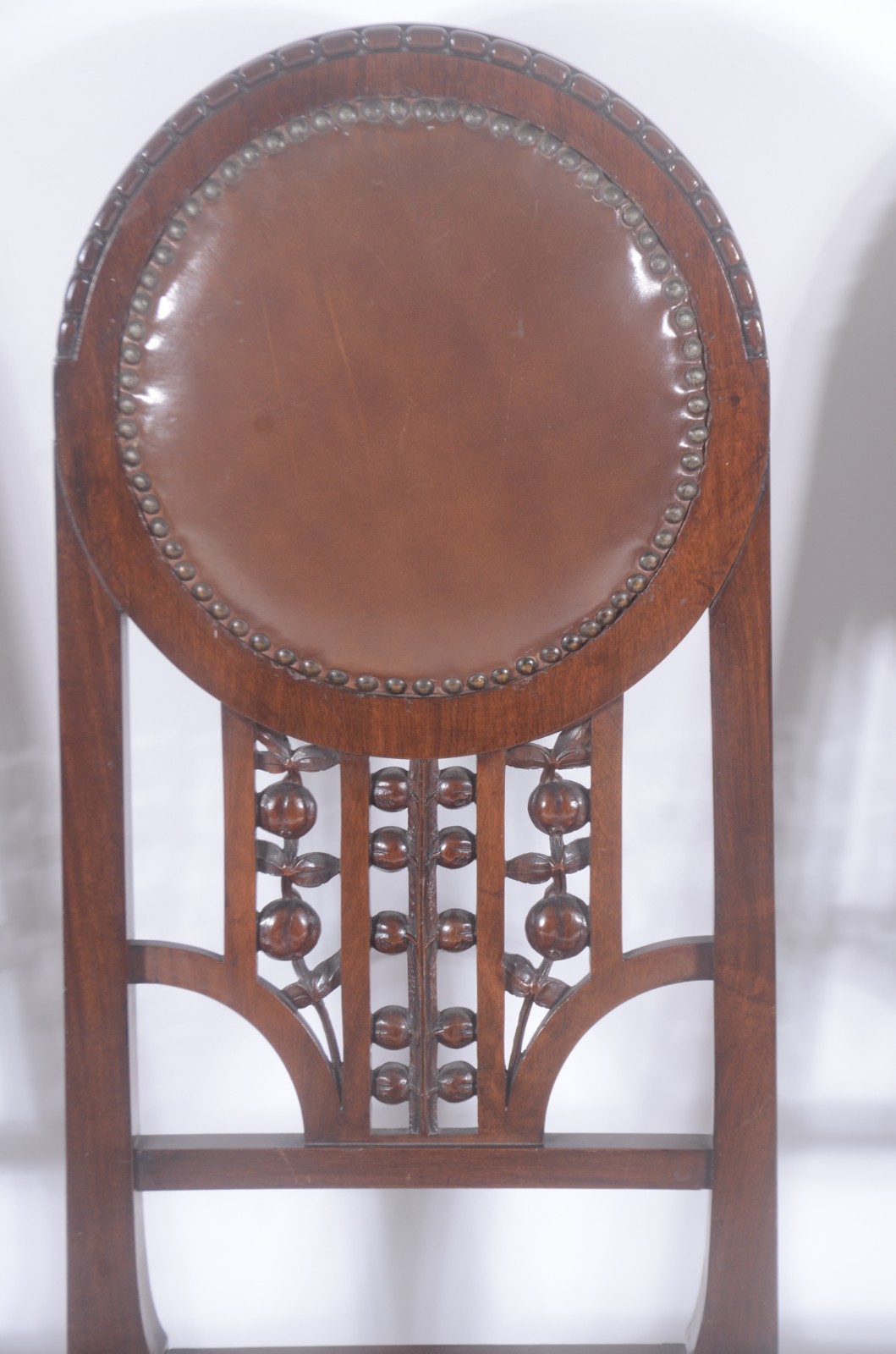 Conjunto para sala de jantar, composto de mesa de madeira nobre... - foto 9 de 10