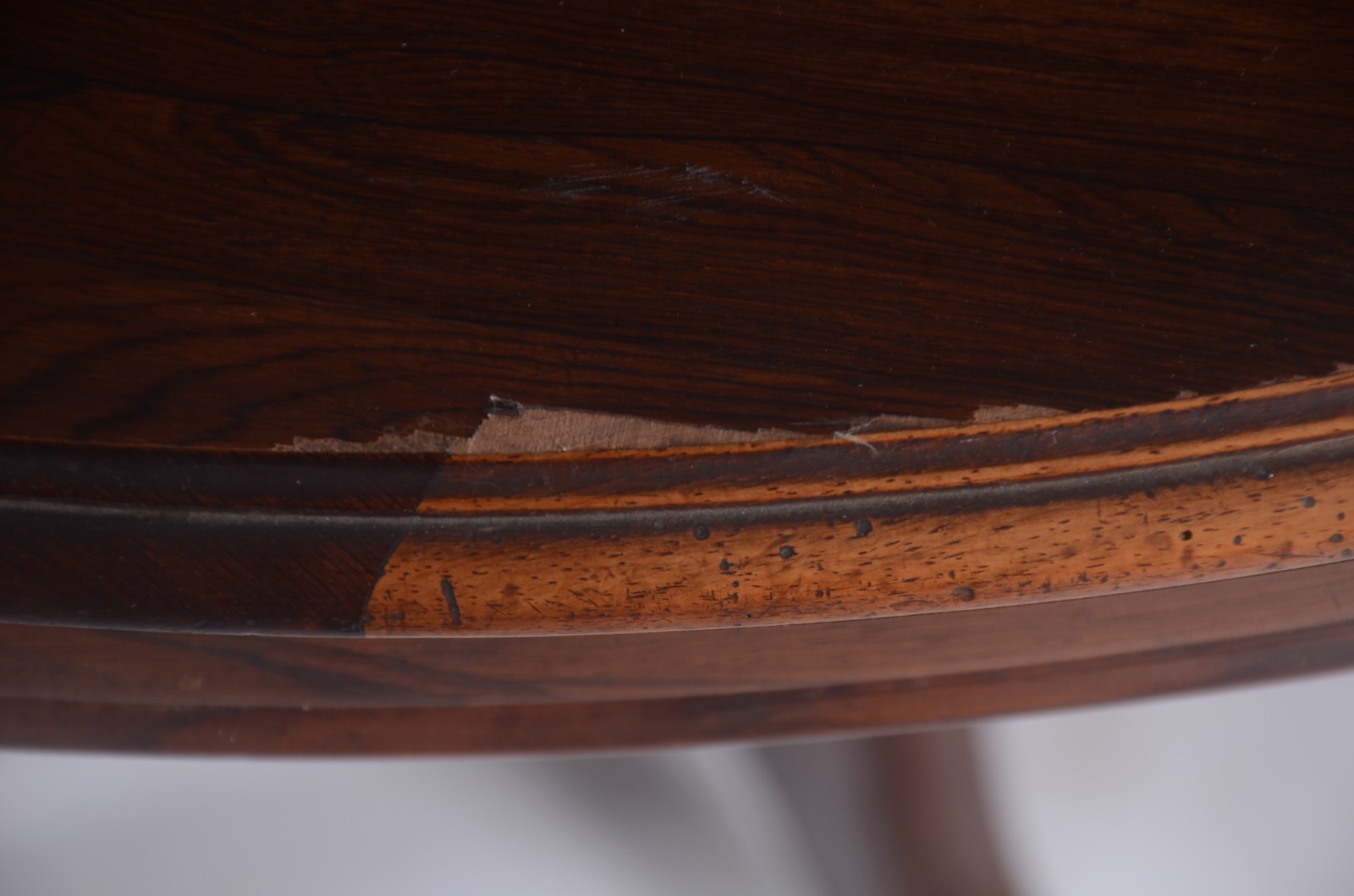 Mesa de jantar de jacarandá, feitio redondo com tábua extensora de 40... - foto 10 de 11