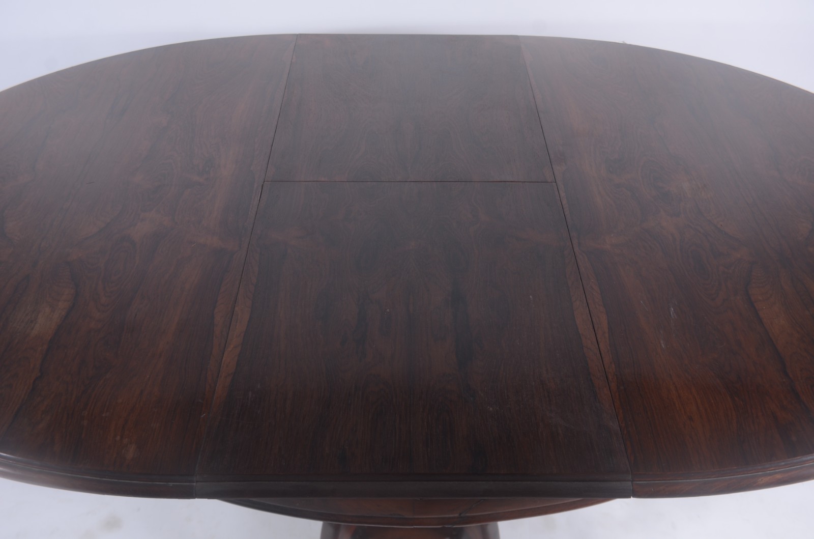 Mesa de jantar de jacarandá, feitio redondo com tábua extensora de 40... - foto 11 de 11