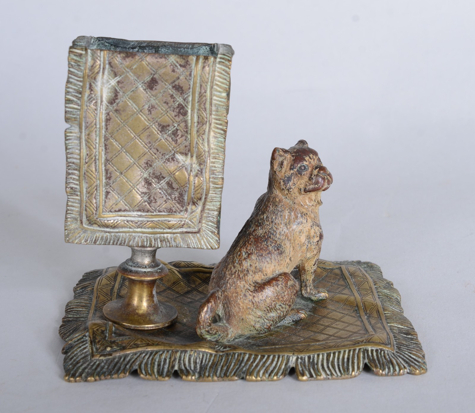 Porta fosforo de bronze austríaco com figura de cachorro na base... - foto 2 de 10