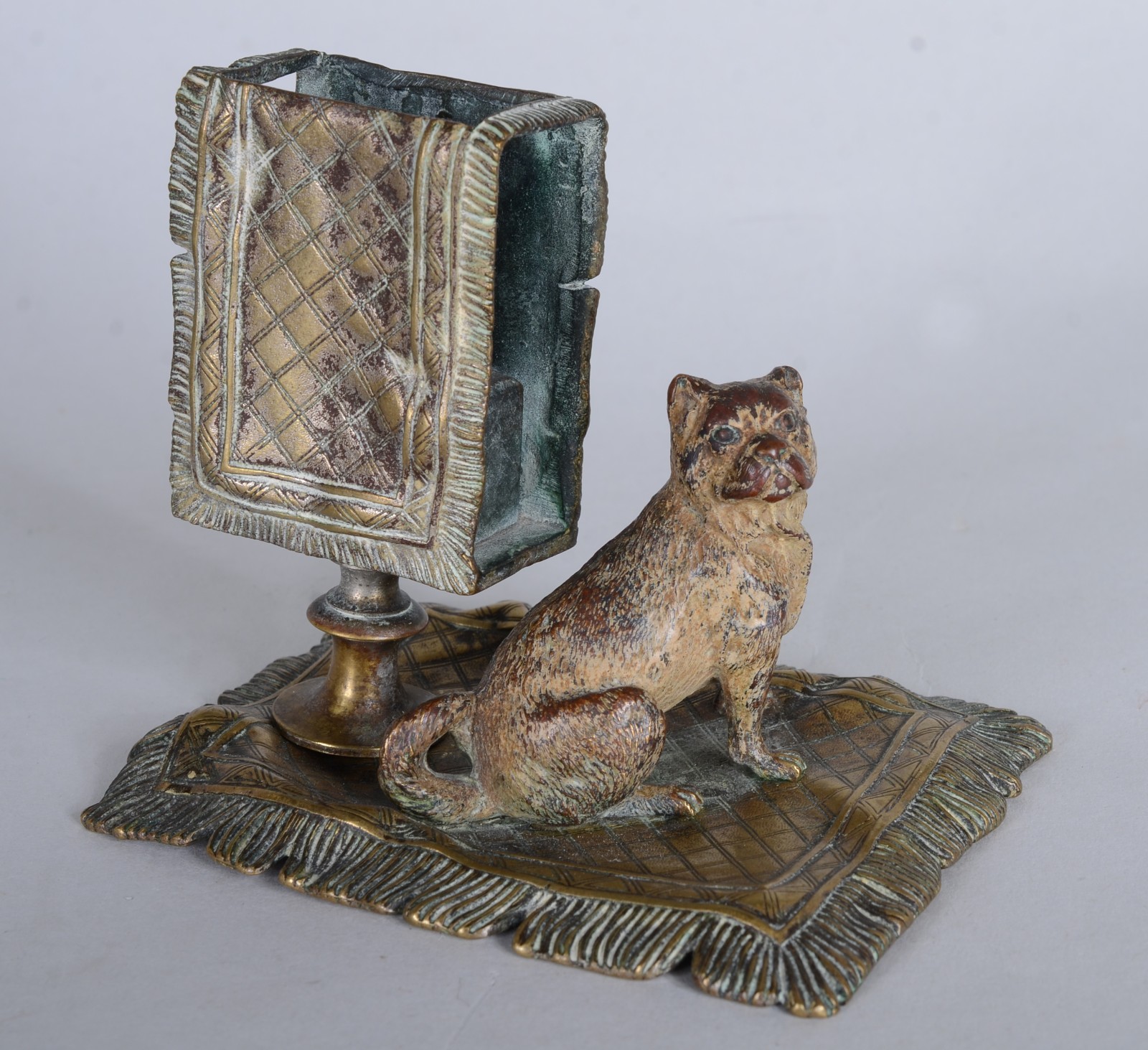 Porta fosforo de bronze austríaco com figura de cachorro na base... - foto 1 de 10