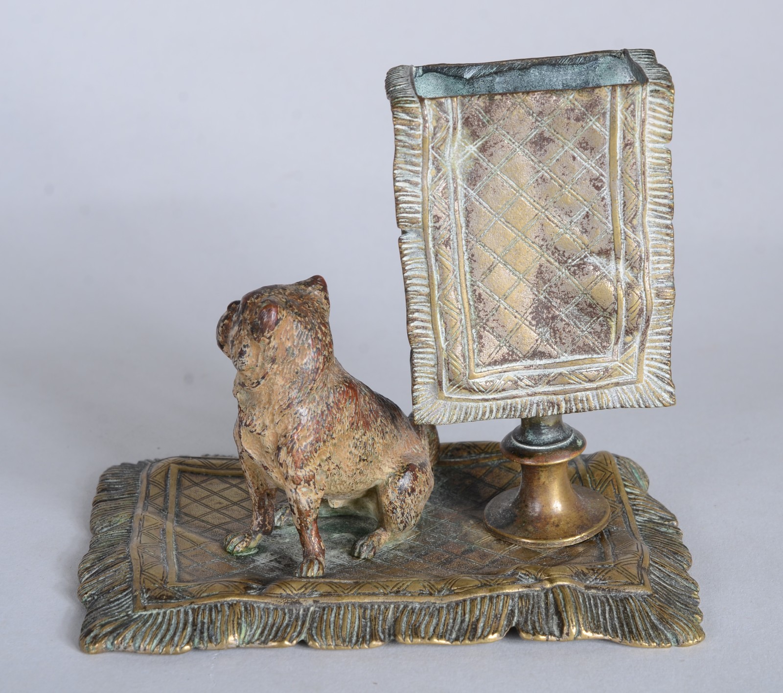 Porta fosforo de bronze austríaco com figura de cachorro na base... - foto 4 de 10
