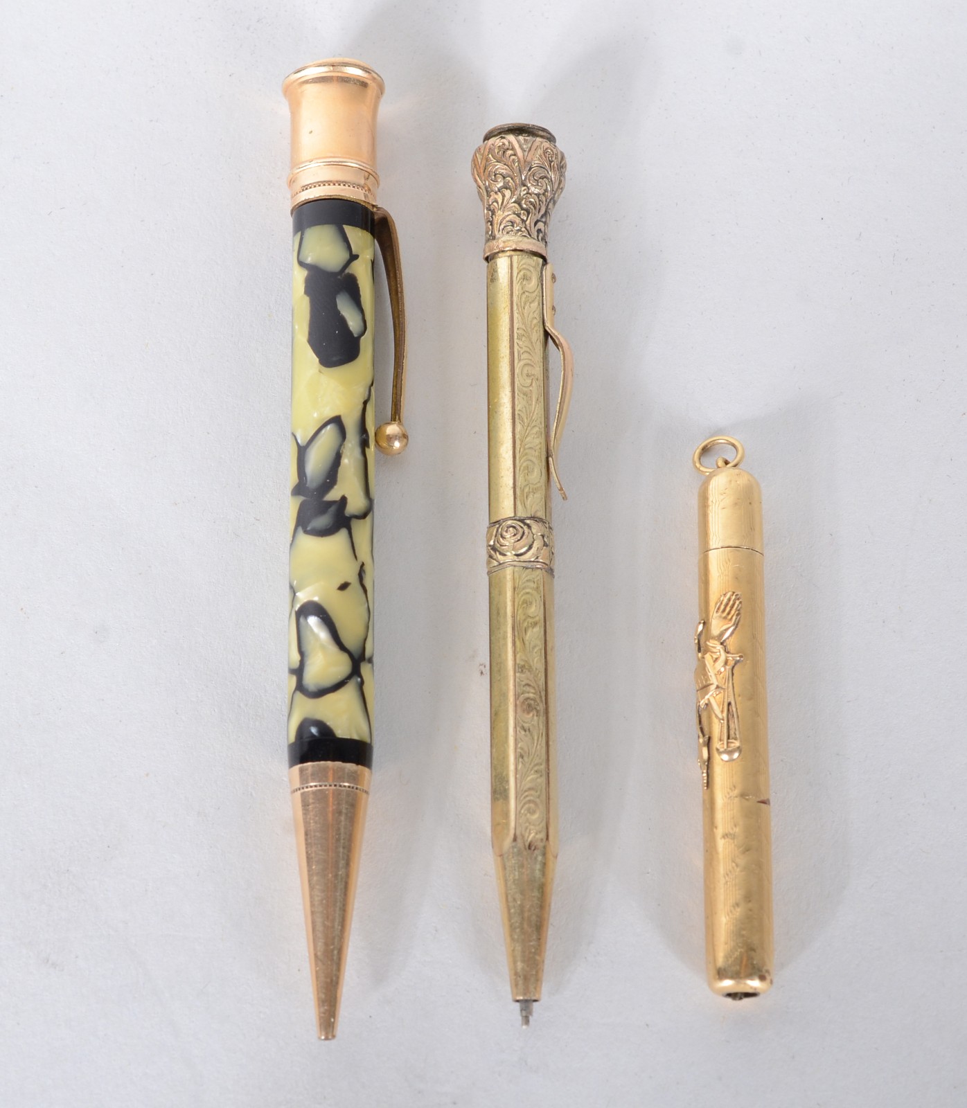 Três antigas lapiseiras diversas de metal dourado, sendo uma delas... - foto 5 de 11