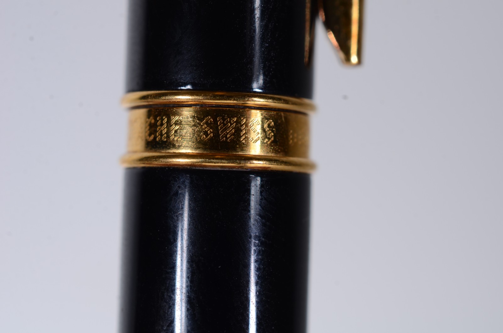 Caneta Caran D' Ache na cor preta banhado com ouro suiço, no estojo. - foto 5 de 11