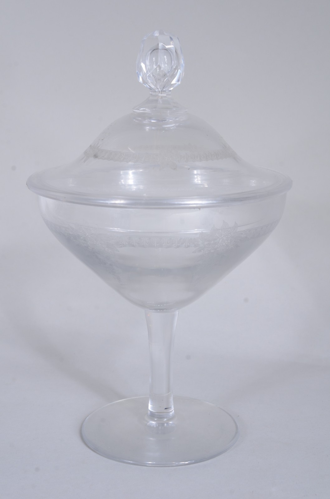 Compoteira com presentoir de cristal lavrado. Presentoir com mínimos... - foto 2 de 10