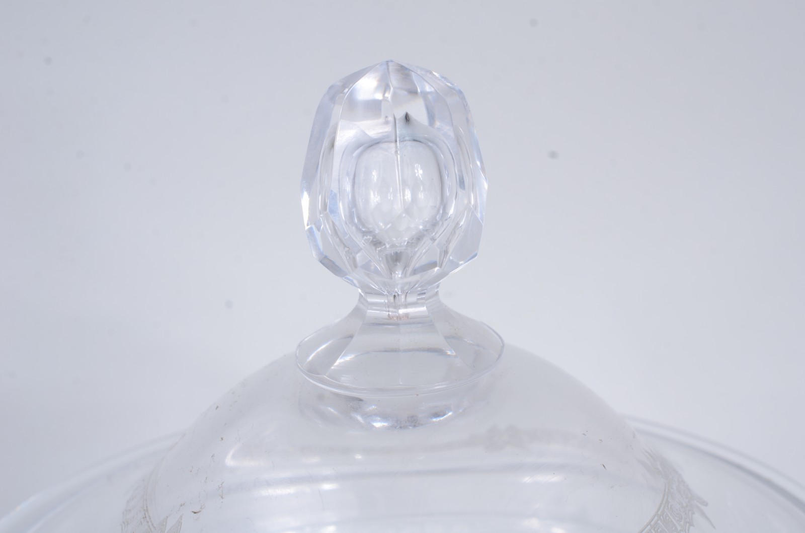 Compoteira com presentoir de cristal lavrado. Presentoir com mínimos... - foto 3 de 10