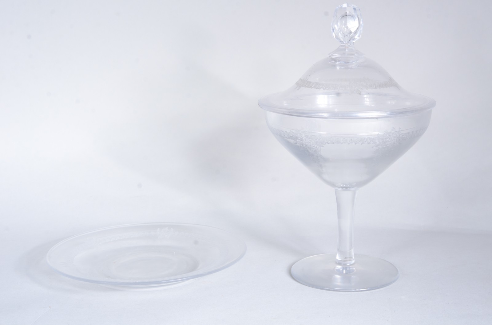 Compoteira com presentoir de cristal lavrado. Presentoir com mínimos... - foto 4 de 10