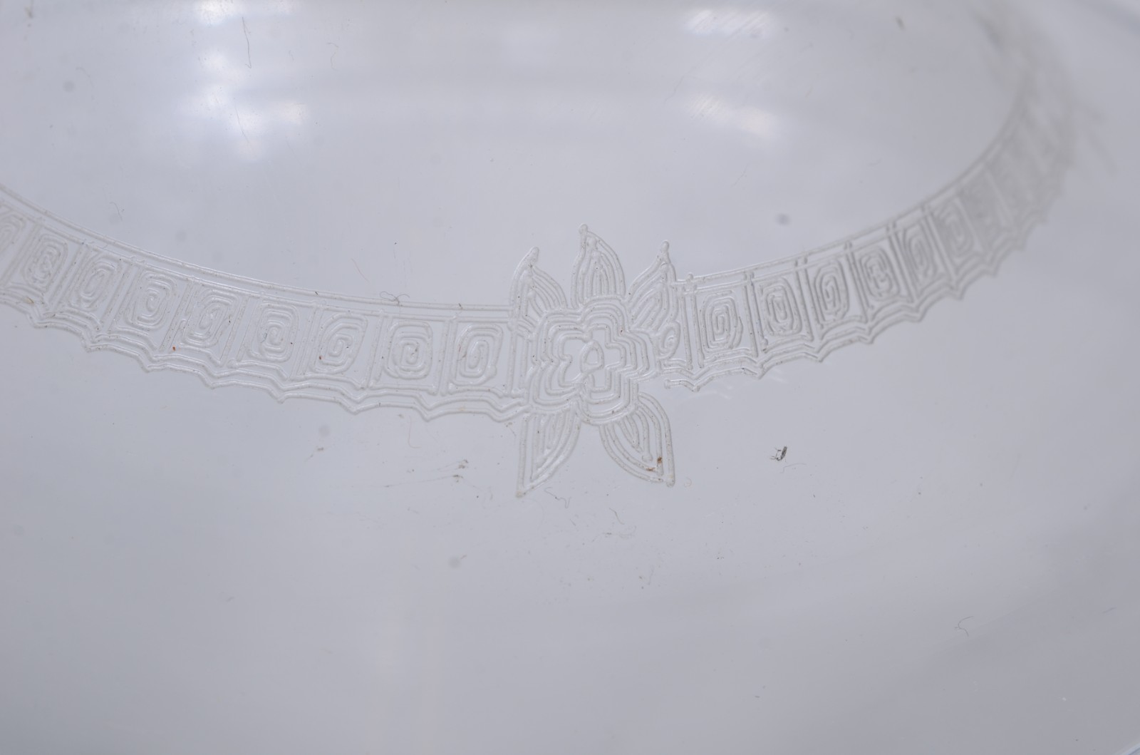 Compoteira com presentoir de cristal lavrado. Presentoir com mínimos... - foto 7 de 10