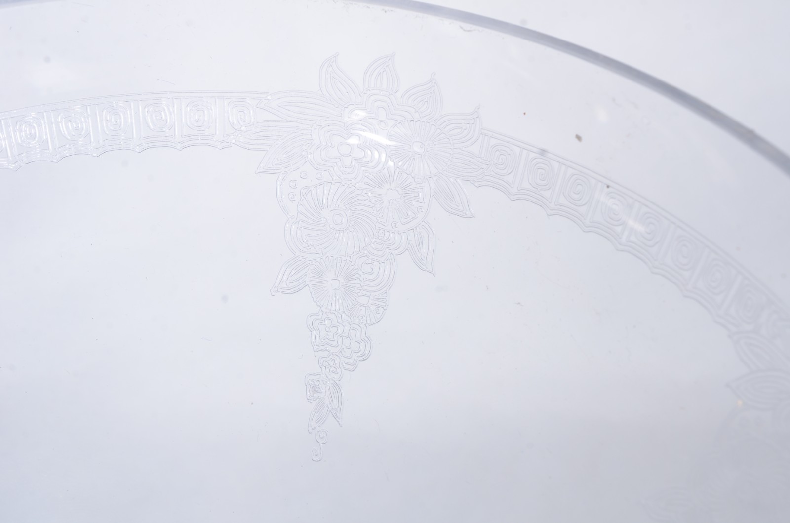 Compoteira com presentoir de cristal lavrado. Presentoir com mínimos... - foto 10 de 10