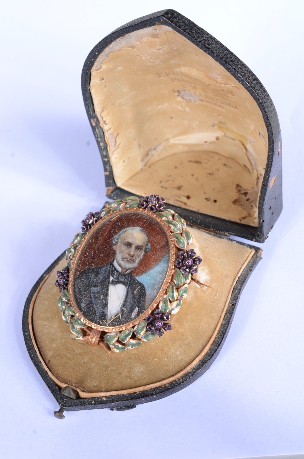 Antigo camafeu/broche francês de ouro baixo esmaltado com figura de... - foto 2 de 6