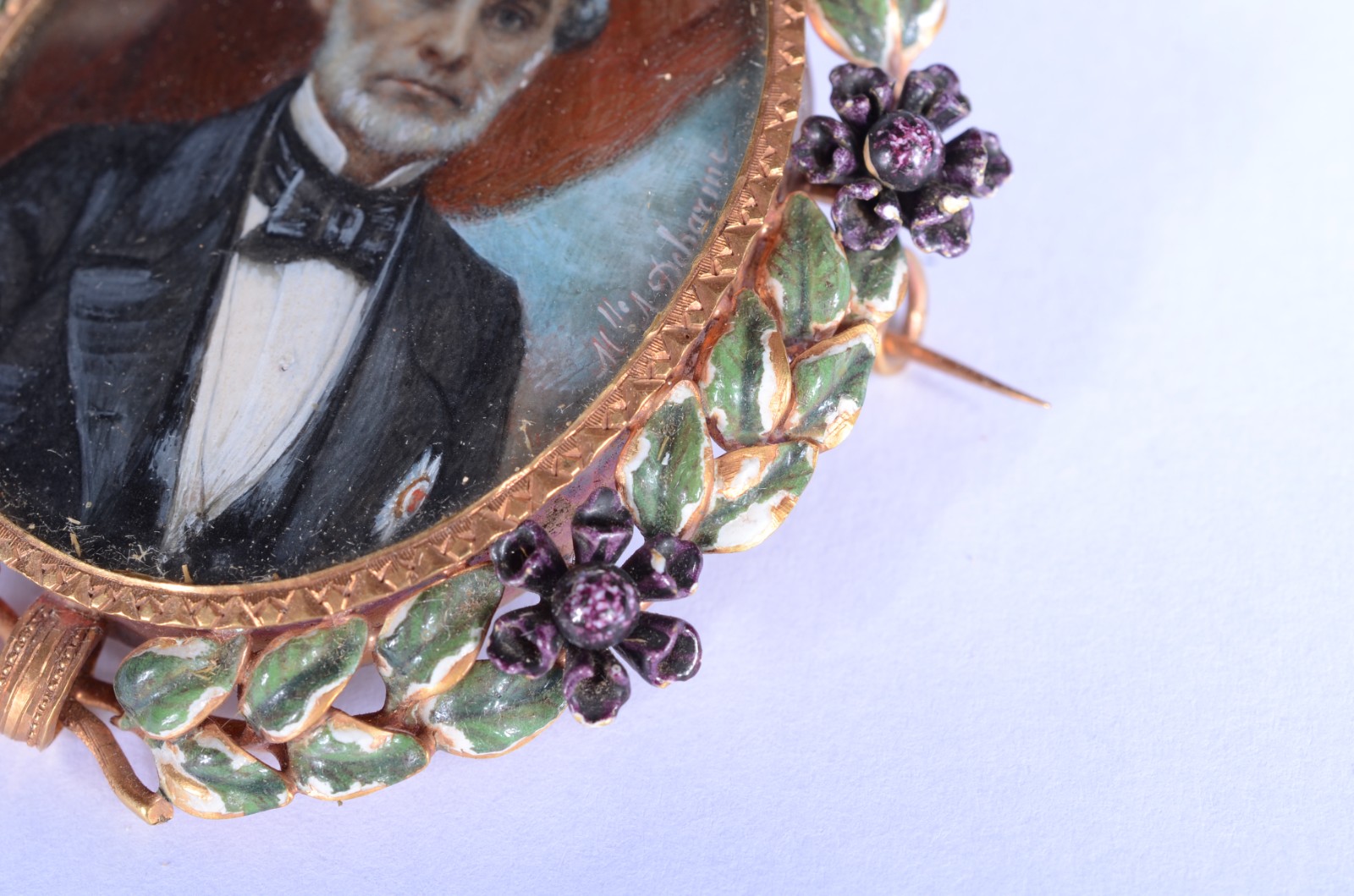 Antigo camafeu/broche francês de ouro baixo esmaltado com figura de... - foto 5 de 6