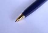Montblanc (1906),  - Caneta esferográfica na cor azul com detalhes dourados.