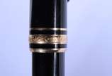 Montblanc (1906),  - Caneta tinteiro "Meisterstuck" na cor preta e dourada.