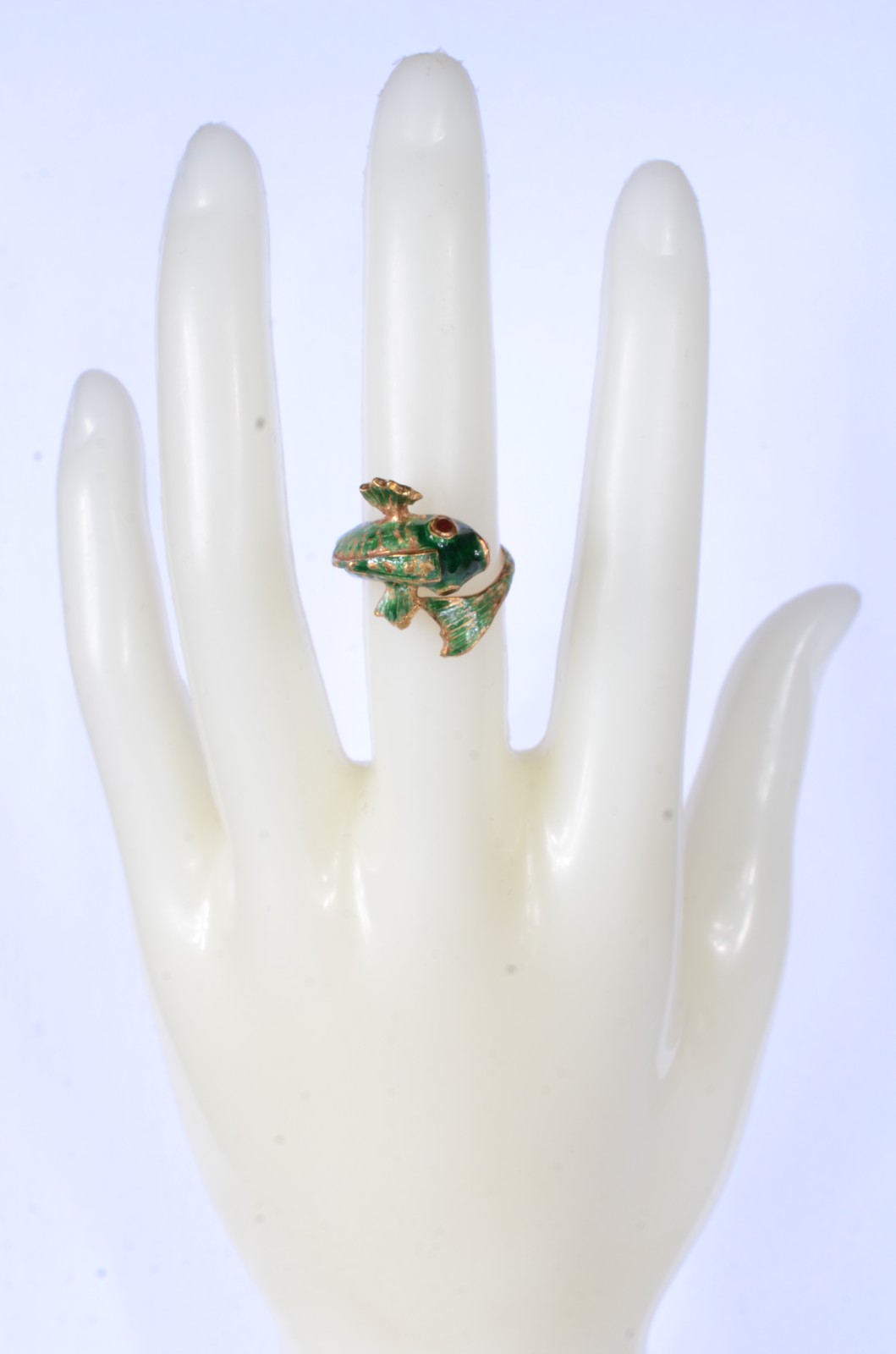 Anel de ouro 18 k. e esmalte feitio "peixe", estojo na forma de... - foto 9 de 9