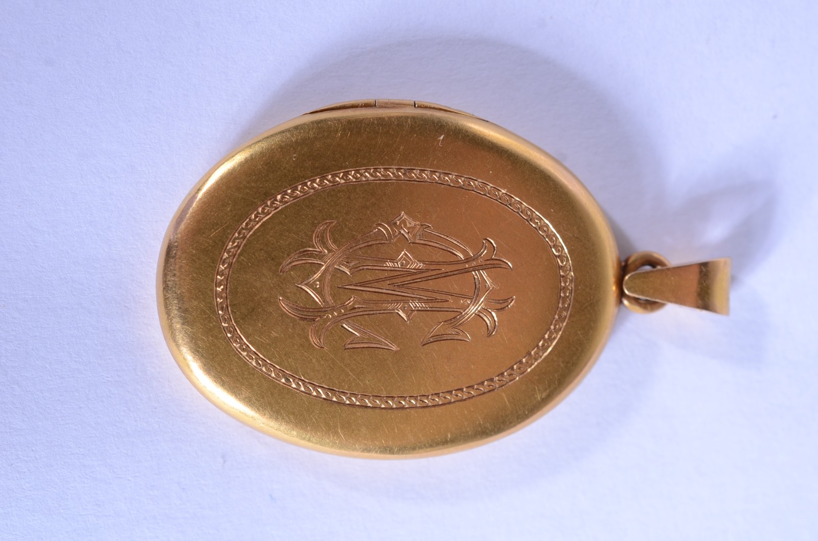 Pendente de ouro 18 k., monogramado com parte interna para retrato... - foto 3 de 5