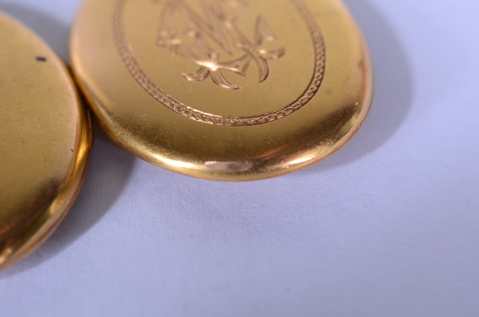 Pendente de ouro 18 k., monogramado com parte interna para retrato... - foto 4 de 5