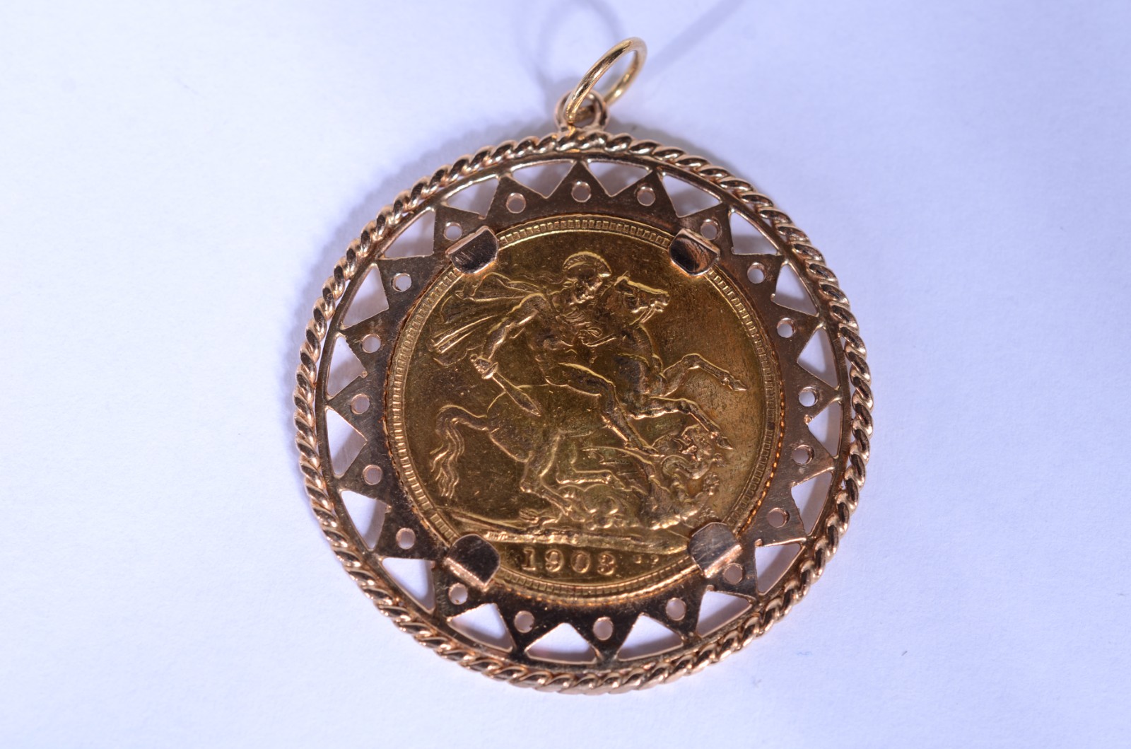 Pendente com moeda de libra de ouro 18 k. (Por motivos de segurança a... - foto 1 de 6