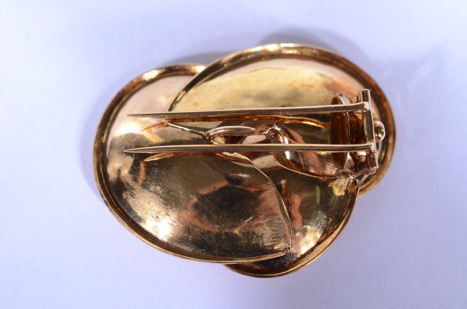 Broche de ouro 18k., com pérolas. (Por motivos de segurança a peça... - foto 2 de 4
