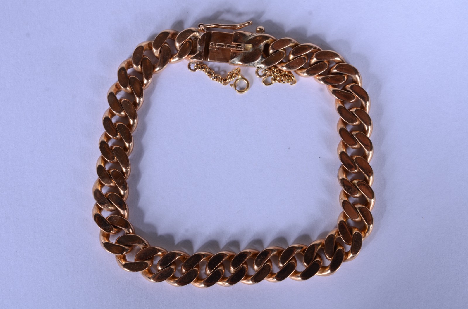Pulseira de elos batidos de ouro 18 k. (Por motivos de segurança a... - foto 2 de 6