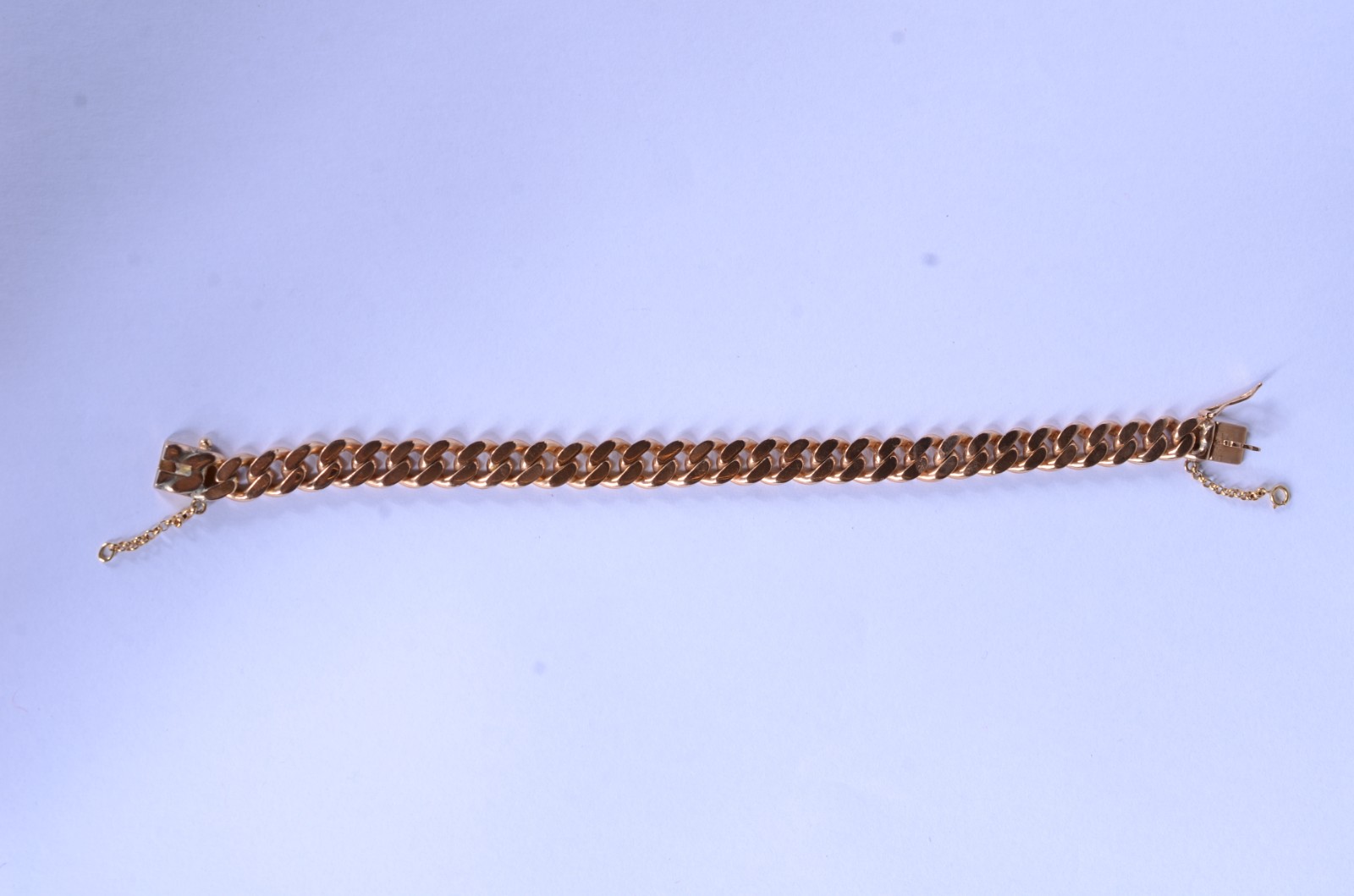 Pulseira de elos batidos de ouro 18 k. (Por motivos de segurança a... - foto 3 de 6