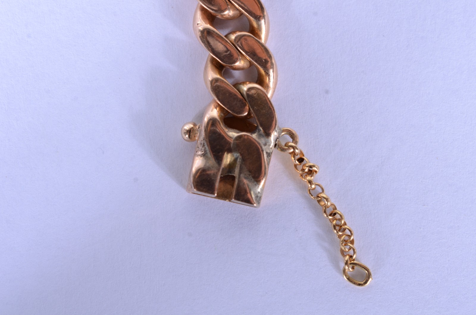 Pulseira de elos batidos de ouro 18 k. (Por motivos de segurança a... - foto 5 de 6