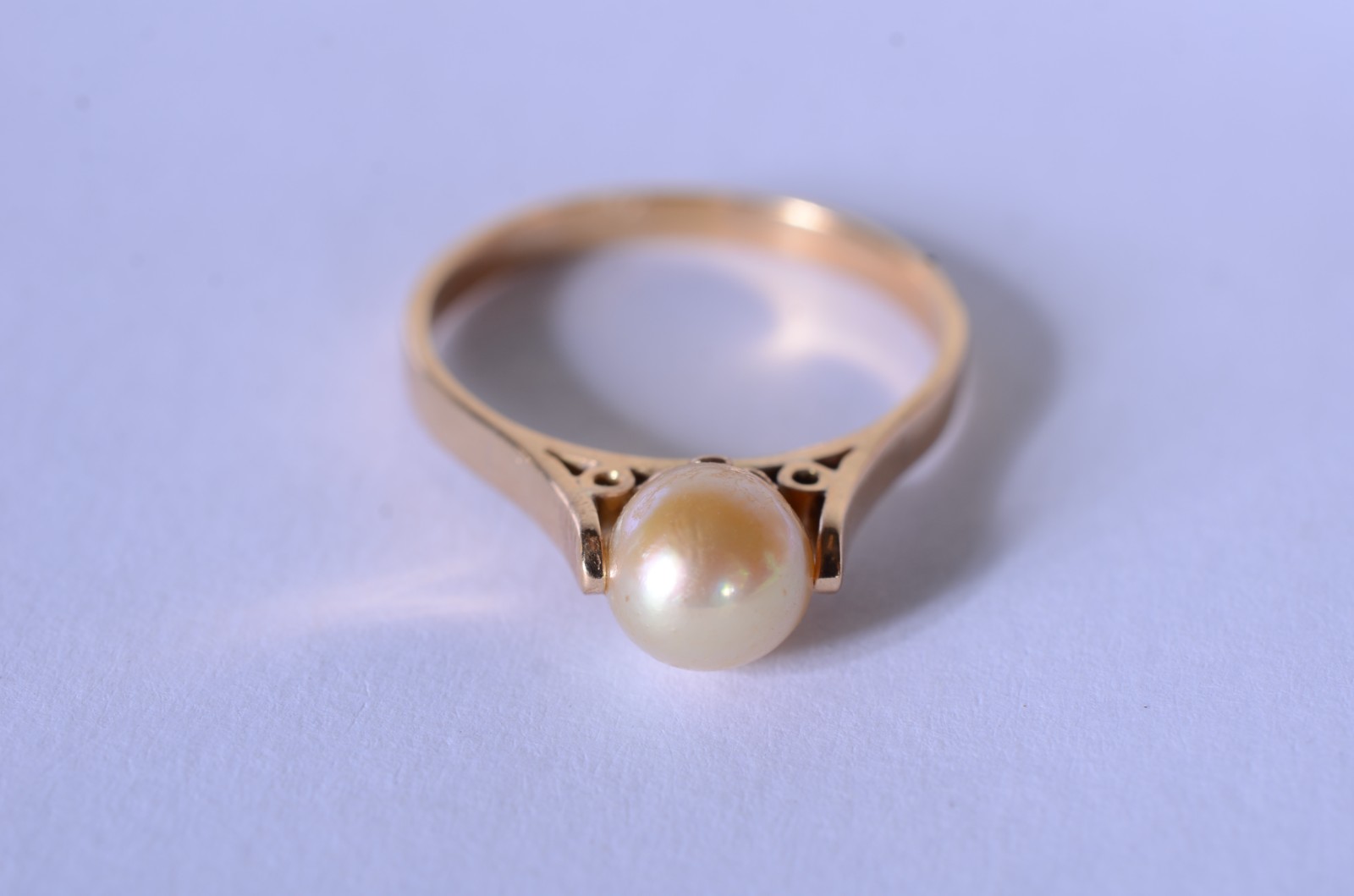 Anel de ouro 18k., com pérola, aro 20. (Por motivos de segurança a... - foto 1 de 6