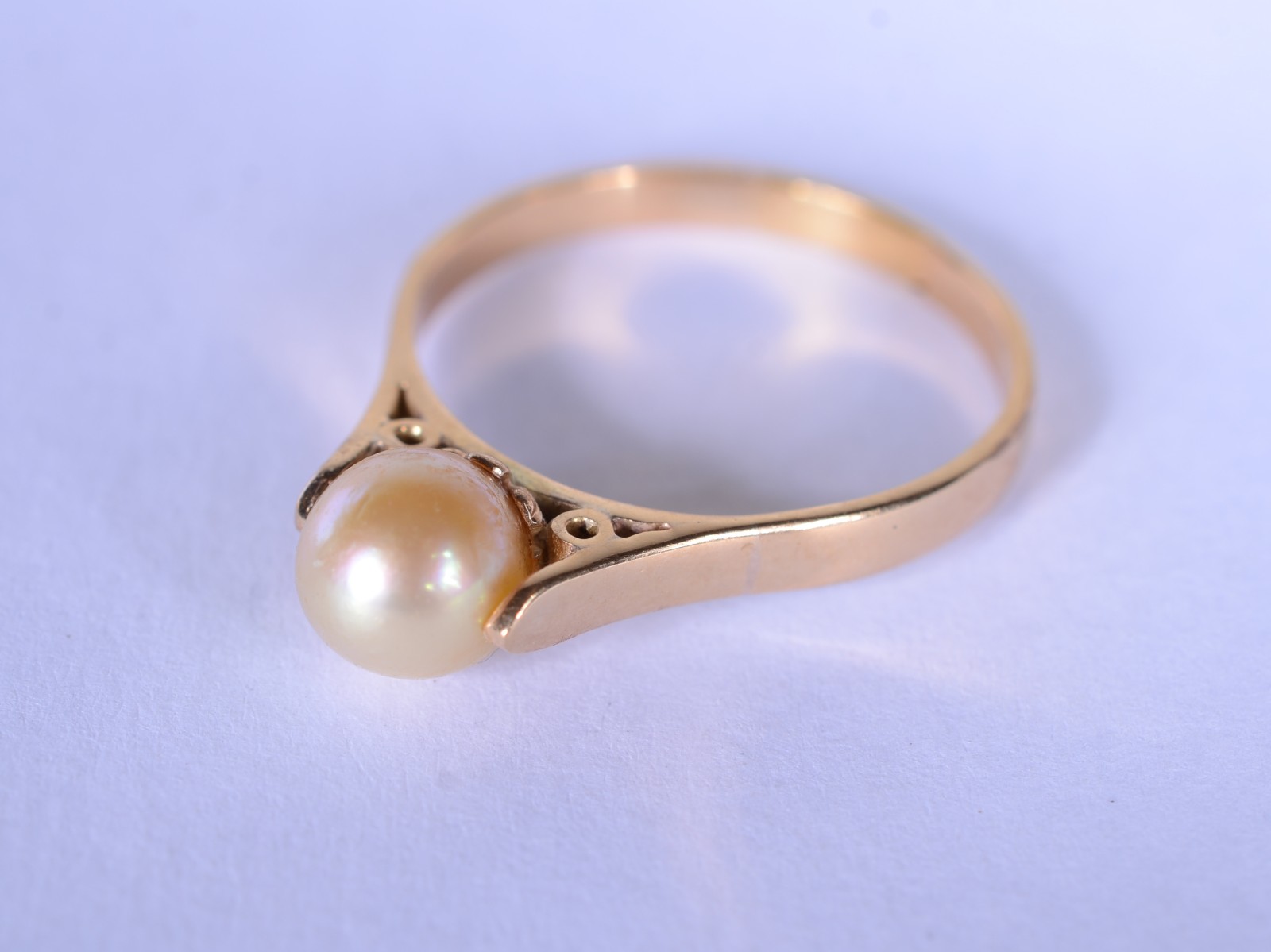 Anel de ouro 18k., com pérola, aro 20. (Por motivos de segurança a... - foto 2 de 6