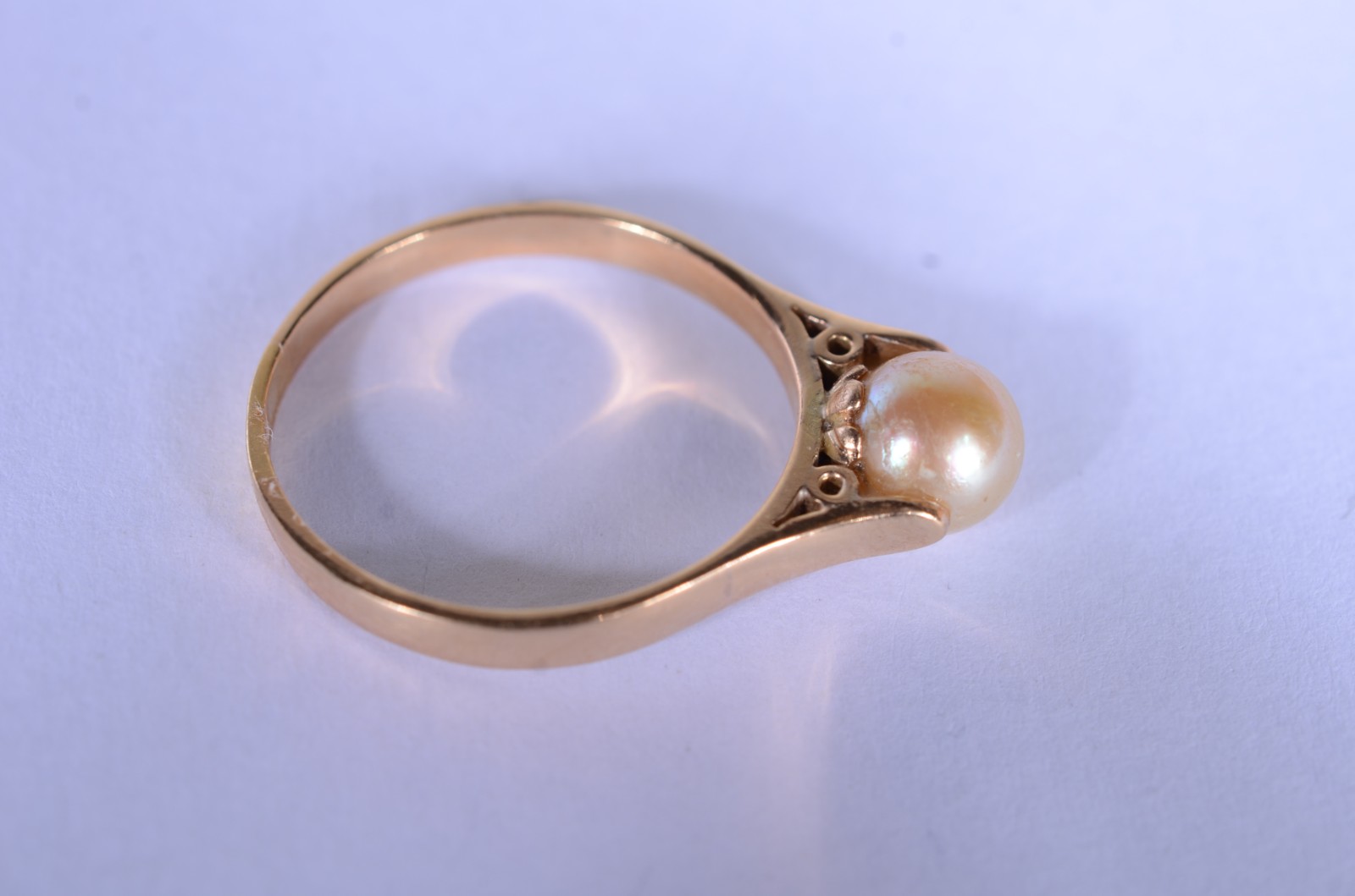 Anel de ouro 18k., com pérola, aro 20. (Por motivos de segurança a... - foto 4 de 6