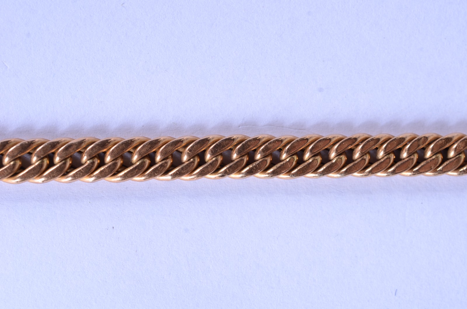 Pequena pulseira de ouro 18 k., elós batidos. (Por motivos de... - foto 1 de 7