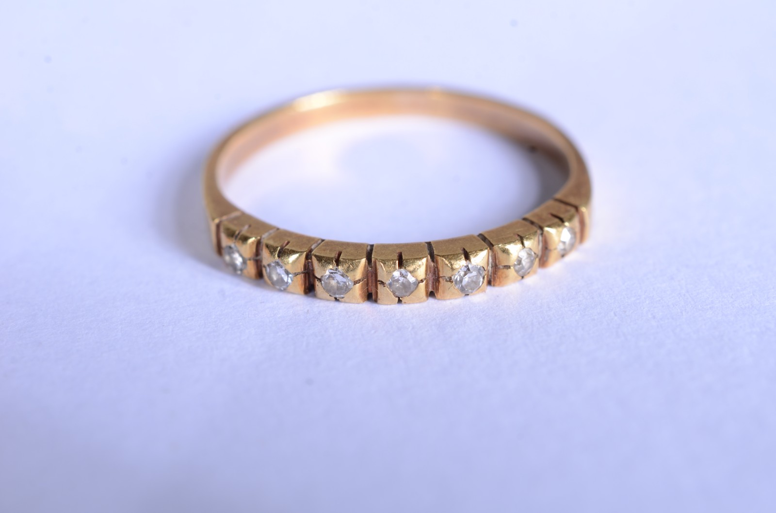 Seis pequenos anéis de ouro 18k., aros 18, 6,20,9,12 e 18. (Por... - foto 2 de 11