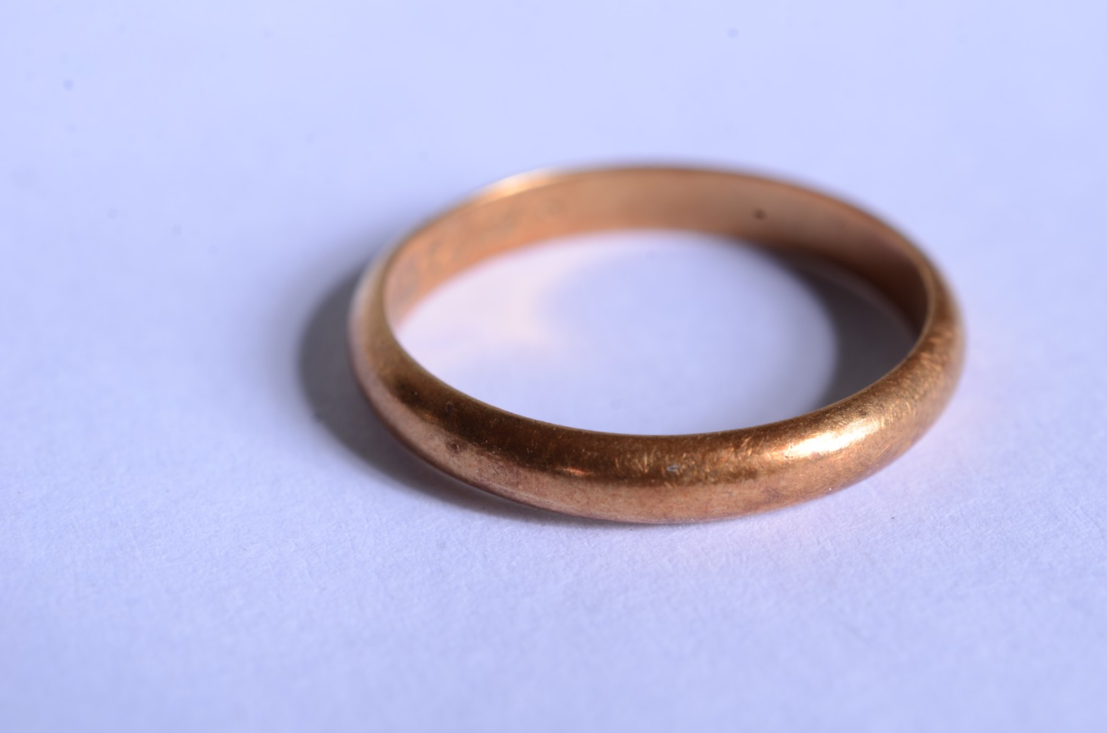 Seis pequenos anéis de ouro 18k., aros 18, 6,20,9,12 e 18. (Por... - foto 3 de 11