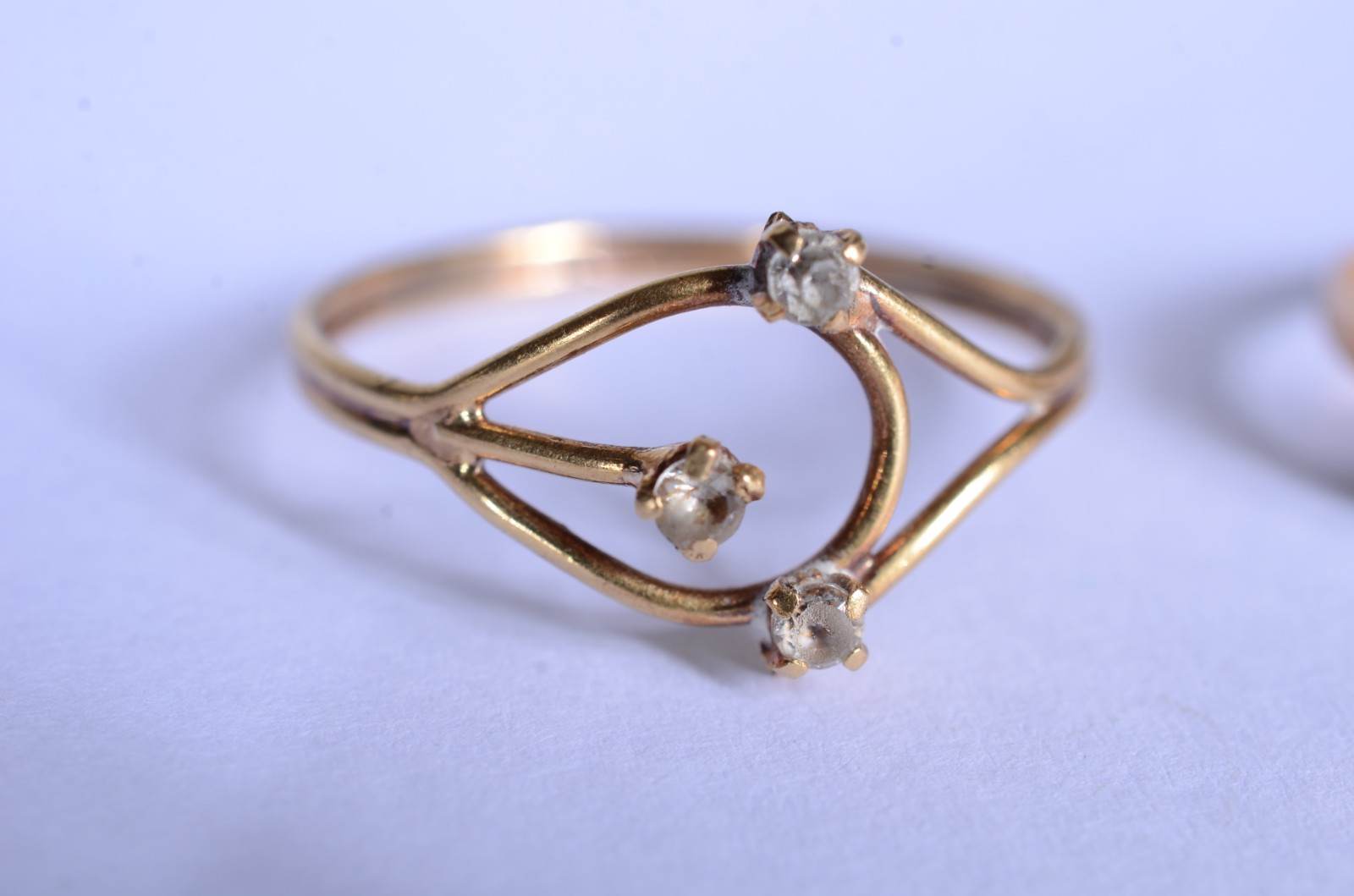 Seis pequenos anéis de ouro 18k., aros 18, 6,20,9,12 e 18. (Por... - foto 5 de 11