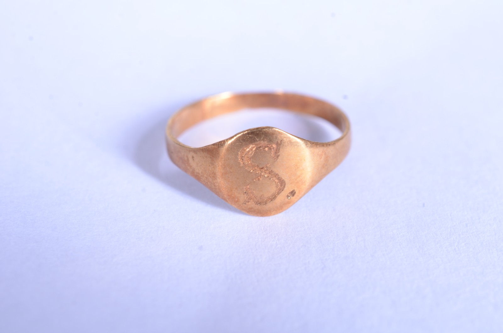 Seis pequenos anéis de ouro 18k., aros 18, 6,20,9,12 e 18. (Por... - foto 6 de 11