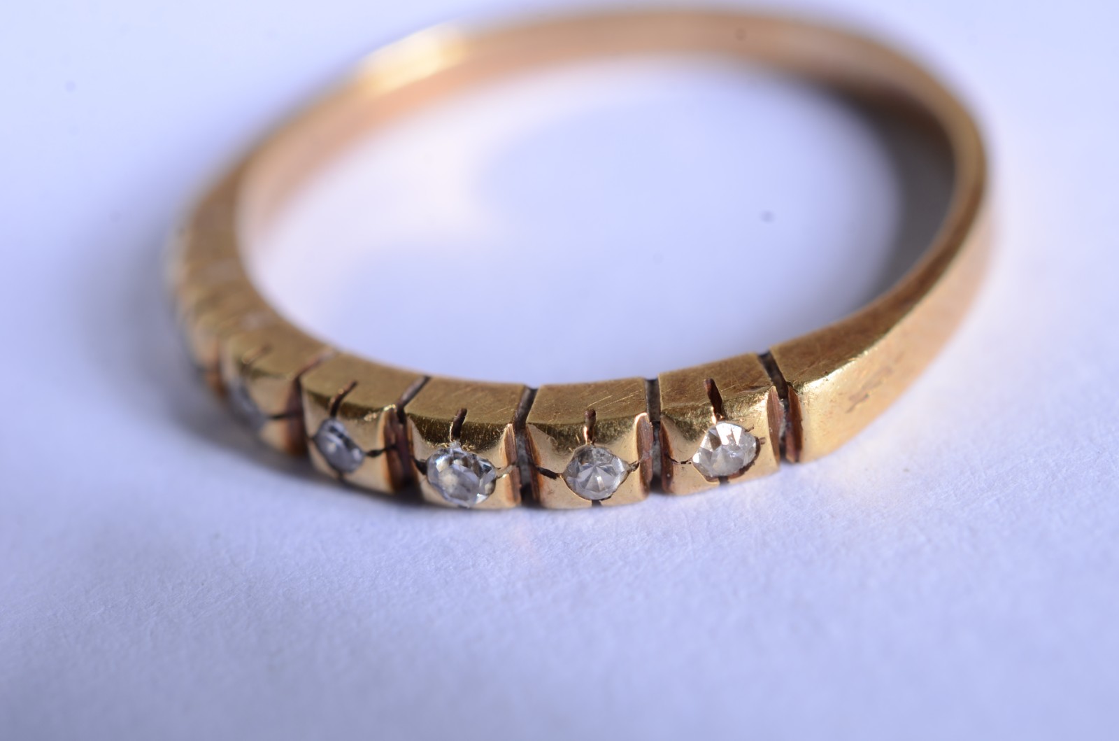 Seis pequenos anéis de ouro 18k., aros 18, 6,20,9,12 e 18. (Por... - foto 7 de 11