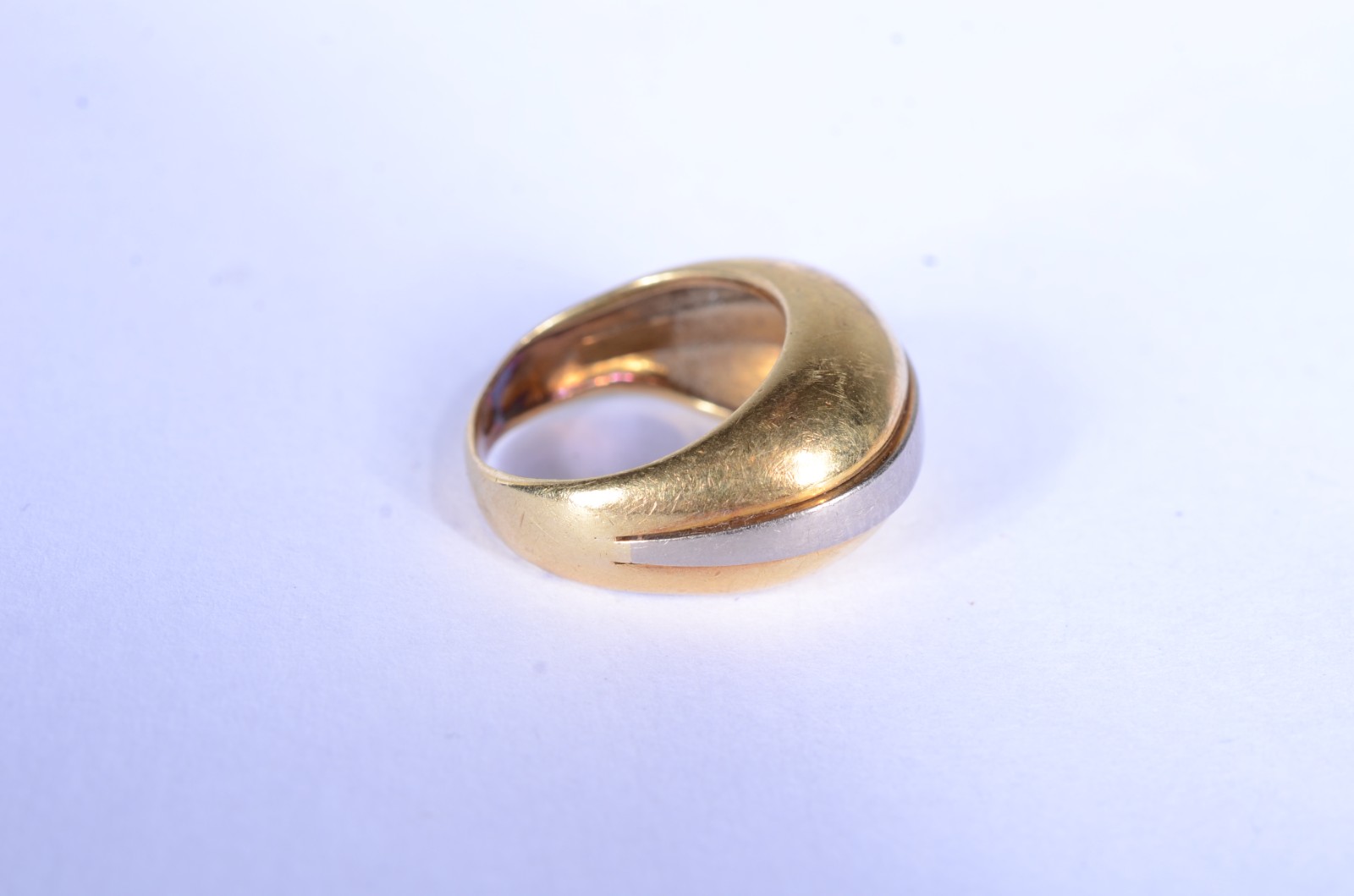 Anel de ouro 18 k., aro 9. (Por motivos de segurança a peça não se... - foto 1 de 5