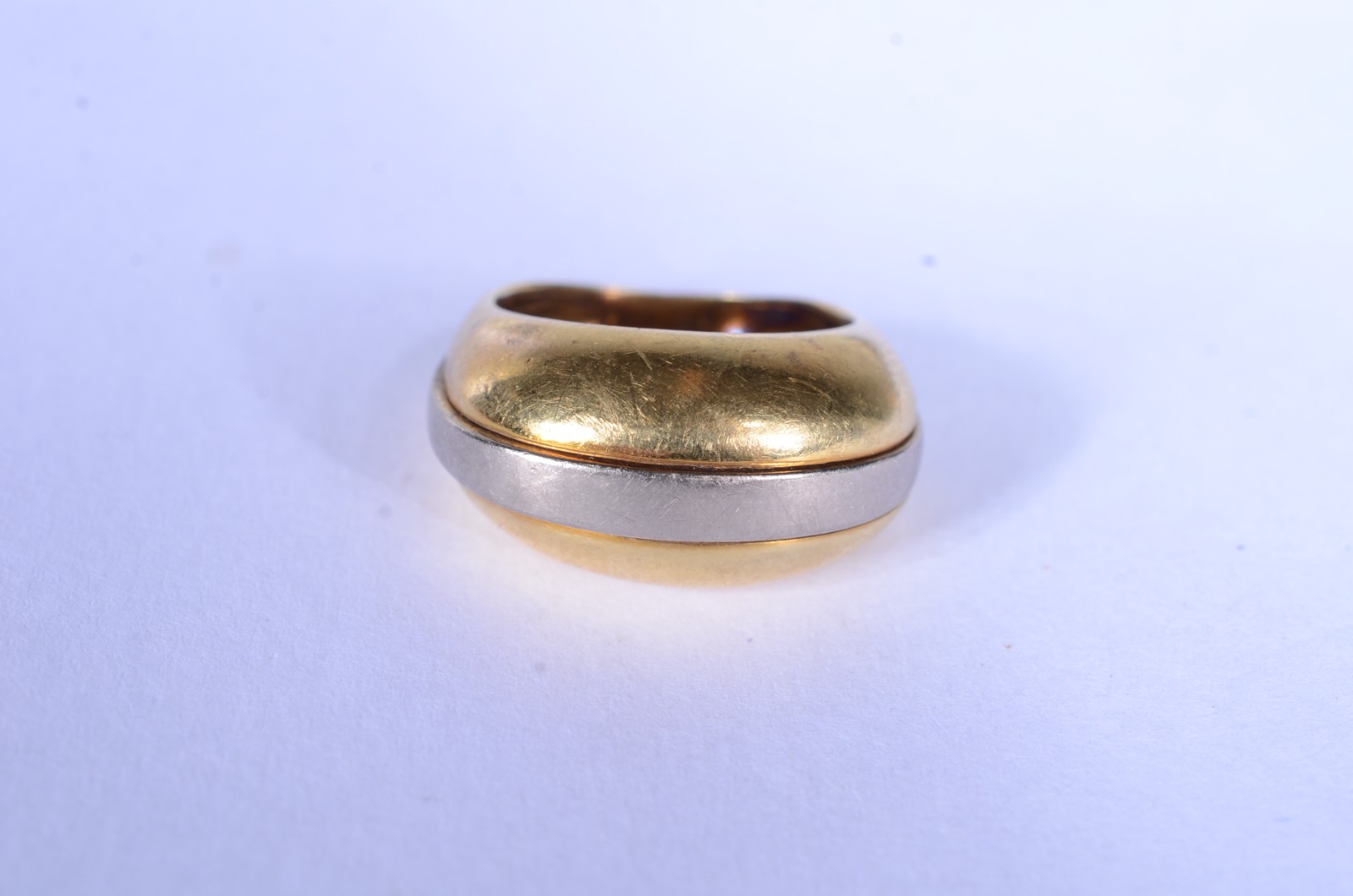 Anel de ouro 18 k., aro 9. (Por motivos de segurança a peça não se... - foto 2 de 5