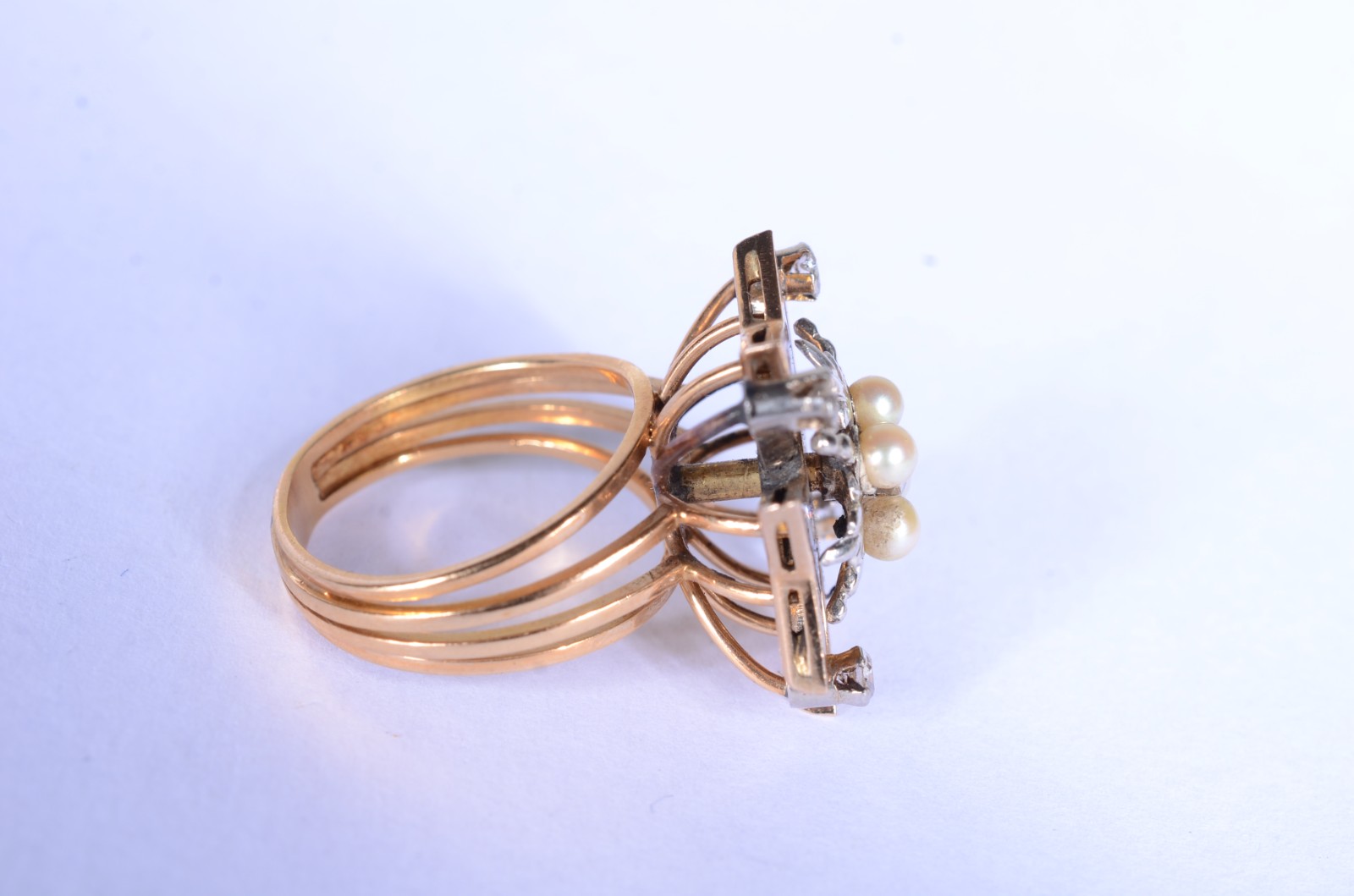 Anel de ouro 18 k., cruz esmaltada, perolas e brilhantes, aro 16... - foto 6 de 8