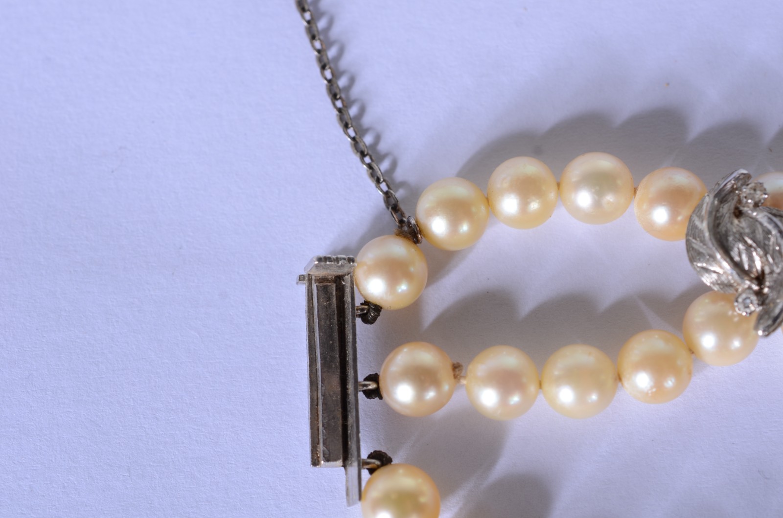 Pulseira de perolas com platina. (Por motivos de segurança a peça não... - foto 4 de 10