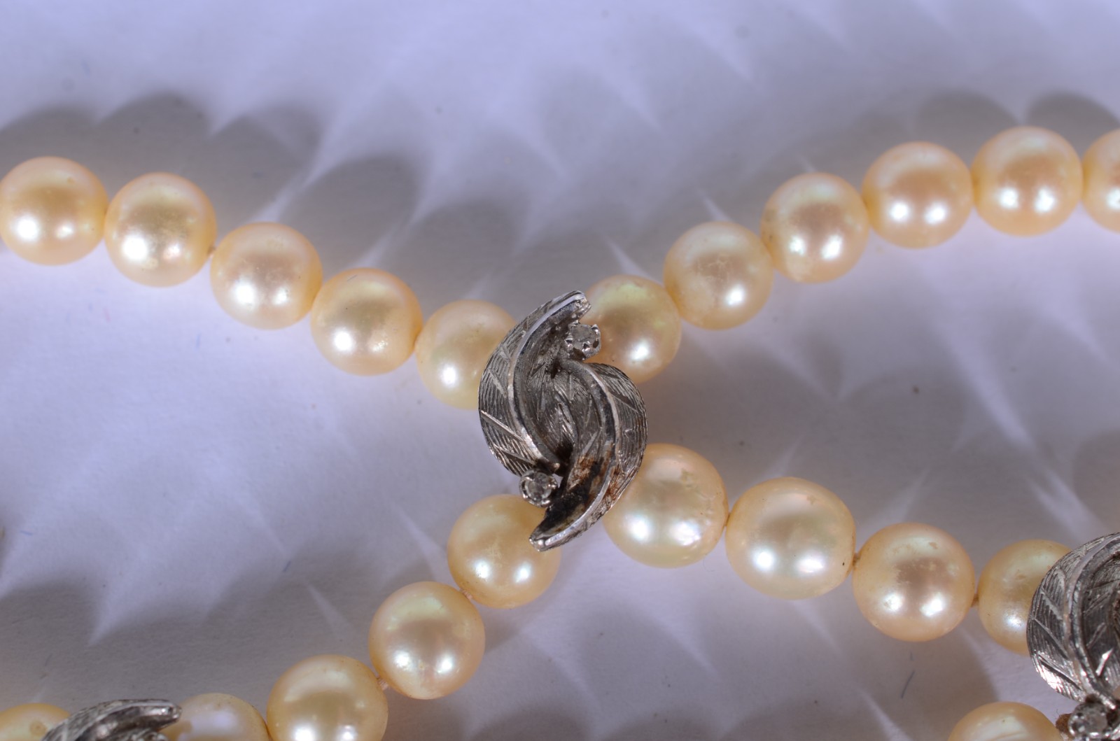 Pulseira de perolas com platina. (Por motivos de segurança a peça não... - foto 5 de 10