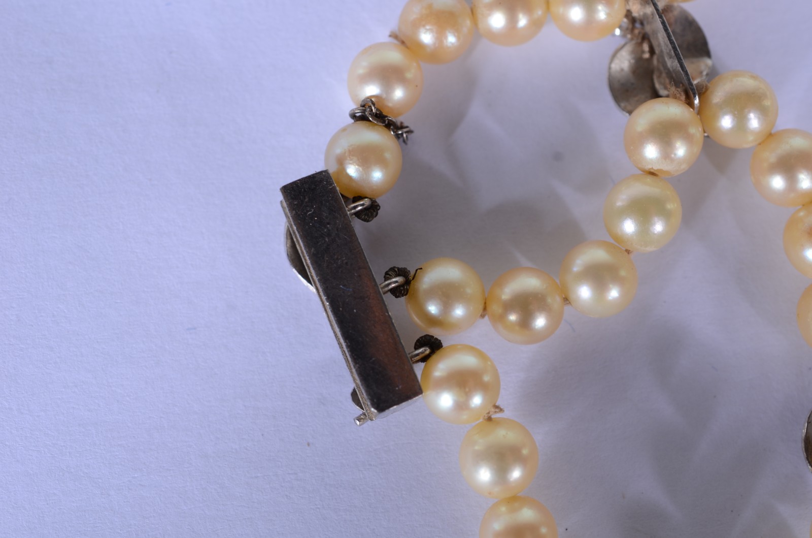 Pulseira de perolas com platina. (Por motivos de segurança a peça não... - foto 9 de 10