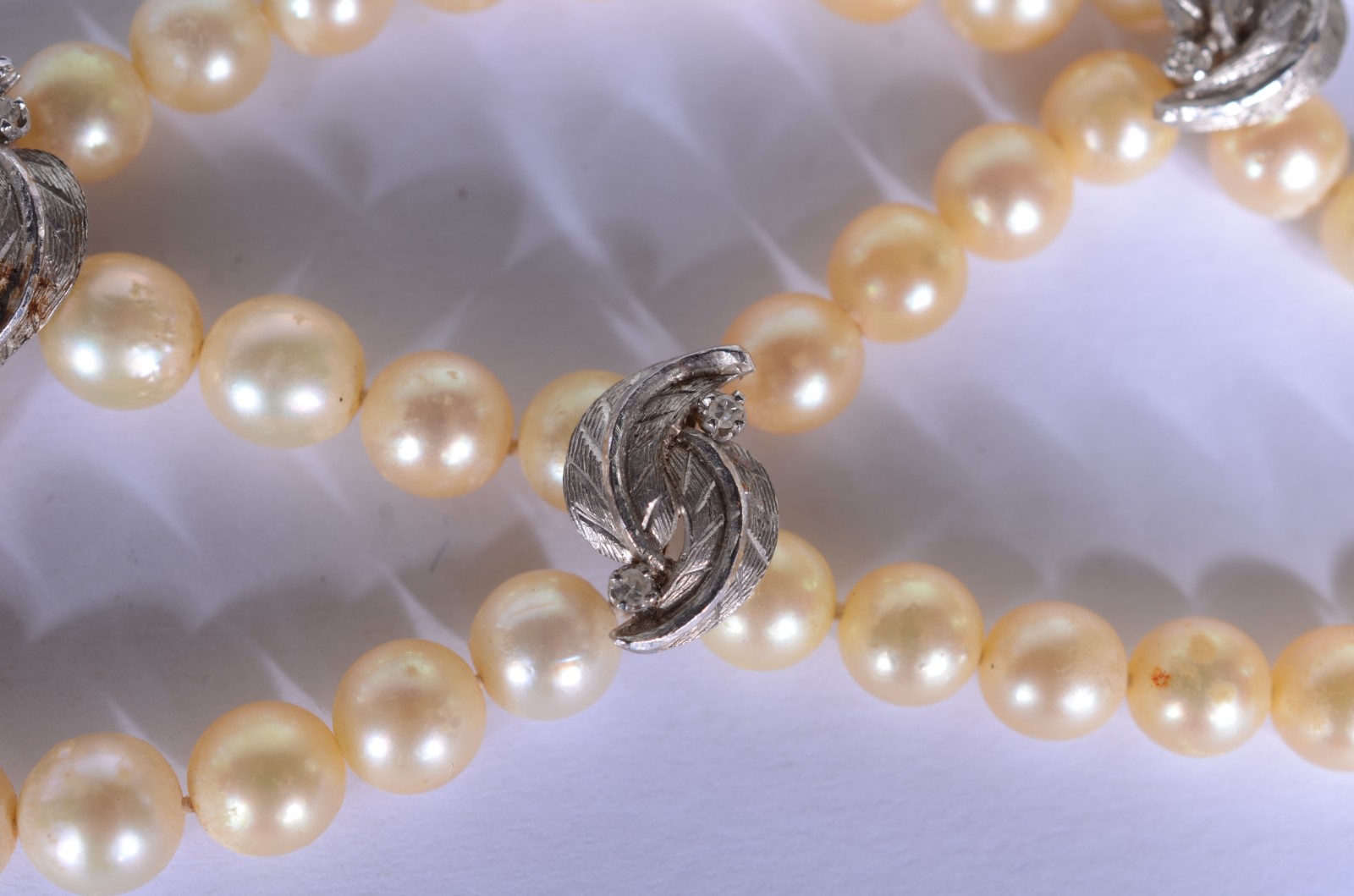 Pulseira de perolas com platina. (Por motivos de segurança a peça não... - foto 10 de 10