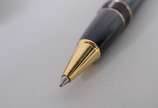 Montblanc (1906),  - Caneta esferográfica "Meisterstuck" na cor preta com dourado. No estojo.