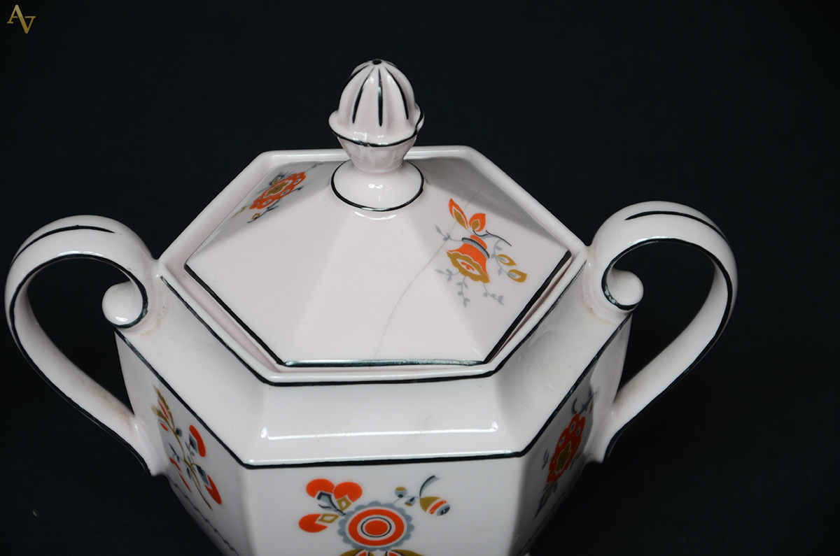 Serviço de chá de porcelana tcheca na cor rosa, sendo 11 xícaras com... - foto 2 de 3