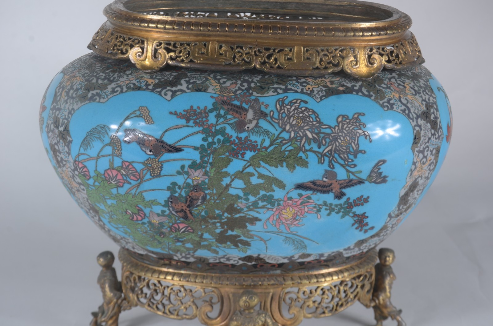 Belíssimo e antigo cachepot de cloisoné oriental, fundo azul com... - foto 6 de 8