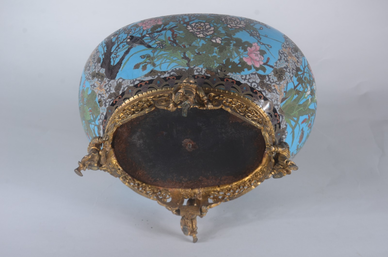 Belíssimo e antigo cachepot de cloisoné oriental, fundo azul com... - foto 8 de 8